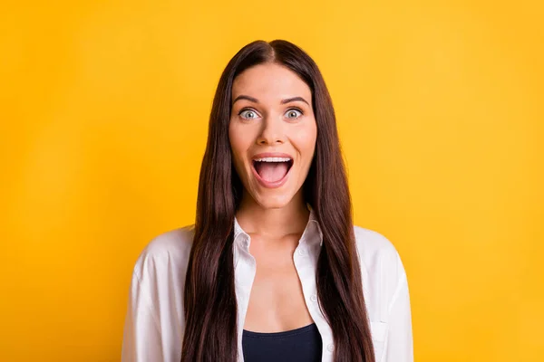 Photo of shocked adorable lady open mouth cant believe look camera isolated on yellow color background — Stock Photo, Image