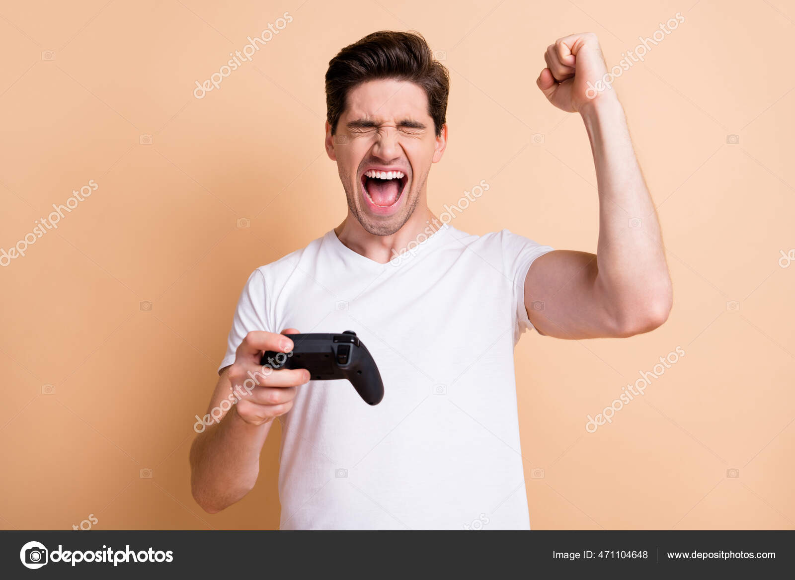 Foto Orang Heran Menutup Mata Kepalan Mulut Terbuka Berteriak Ya Terisolasi Di Latar Belakang Warna Krem Stok Foto C Deagreez1 471104648