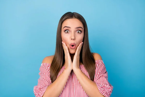 Retrato de surpreendido funky menina toque mãos rosto preto sexta-feira promoção desgaste elegante camisa isolado azul cor fundo — Fotografia de Stock