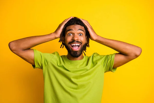 Photo of astonished crazy dark skin guy touch hands head scream isolated over bright shine color background — Stock Photo, Image
