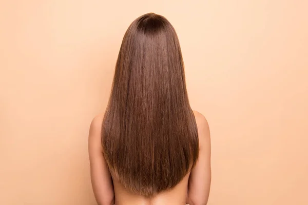 Traseira atrás perfil retrato de agradável longa senhora de cabelo saudável sem roupas isoladas no fundo cor bege — Fotografia de Stock