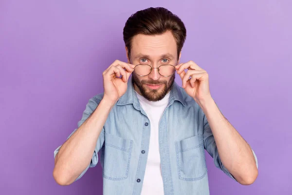 Photo of calm bearded serious young man wear glasses wear jeans shirt casual isolated on purple color background — Stock Photo, Image