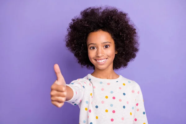 Photo of pretty brunette little afro american girl like thumb up wear white pullover isolated on violet color background — Stock Photo, Image