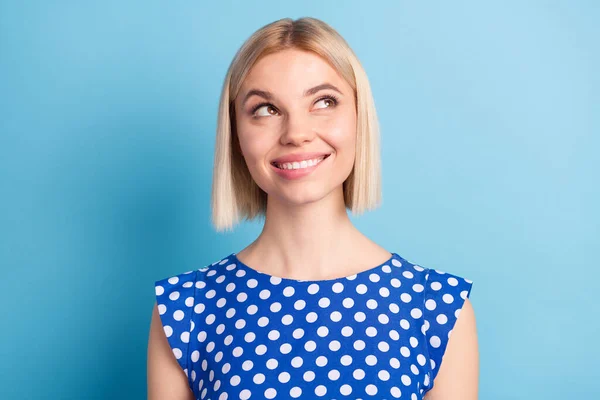 Photo portrait girl with blonde bob hair smiling looking empty space curious dreamy isolated pastel blue color background — ストック写真