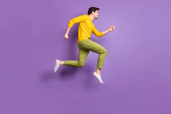 Full length profile side photo of young man happy positive smile jump go walk run hurry sale isolated over violet color background — Stock Photo, Image