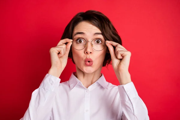 Photo portrait of amazed business woman wearing glasses white shirt staring isolated vivid red color background — Zdjęcie stockowe