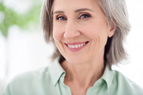 Photo of charming positive nice old grandmother smile good mood face vacation indoors inside house home — Stock Photo, Image