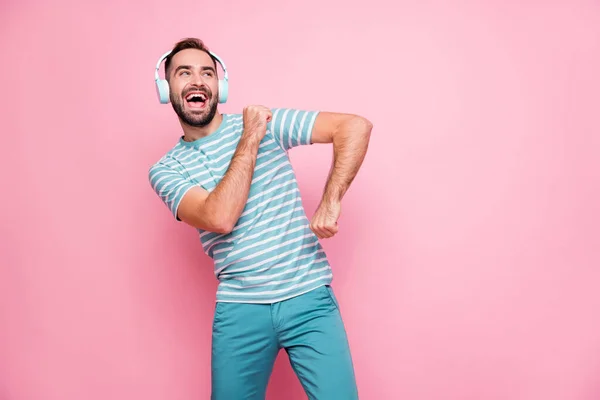 Portrait of nice cheerful guy fan listening song melody chart having fun dancing isolated over pink pastel color background — Stock Photo, Image