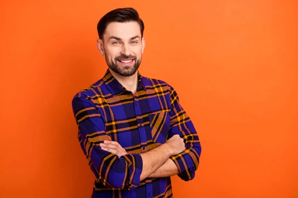 Photo of young handsome business man happy positive smile confident folded hands isolated over orange color background — Stock Photo, Image