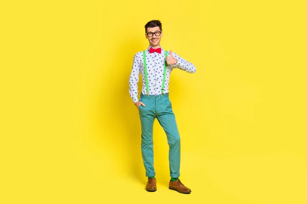 Full length photo of young man happy positive smile show thumb-up great ideal feedback isolated over yellow color background — Stock Photo, Image