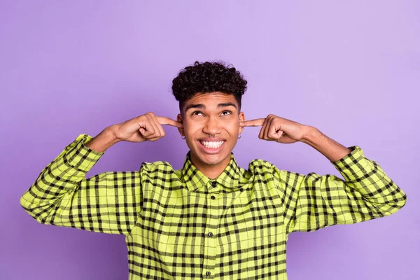 Photo portrait of guy irritated angry annoyed shut ears with fingers ignoring isolated on pastel violet color background — Stock Photo, Image