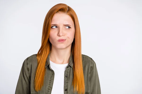 Foto van triest oranje haar dame kijken leeg ruimte dragen grijs shirt geïsoleerd op witte kleur achtergrond — Stockfoto