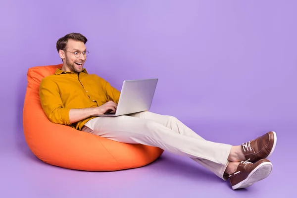 Full body profile side photo of young man happy positive smile work laptop programmer isolated over purple color background — Stock Photo, Image
