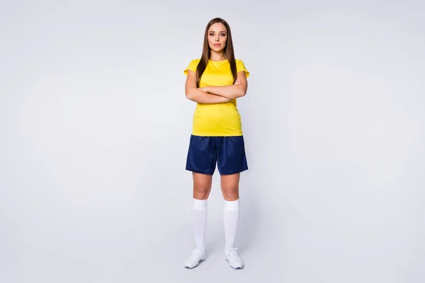 Full length body size view of her she she nice-looking beautiful pretty serious successful sportive straight-haired girl folded arms solded over light white grey pastel color background — Zdjęcie stockowe