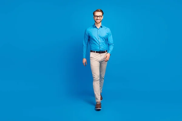 Full body photo of young man happy positive smile confident go walk step isolated over blue color background — Stock Photo, Image