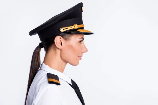 Profiel foto van charmante koele dame look lege ruimte slijtage hoed aviator uniform geïsoleerde witte kleur achtergrond — Stockfoto