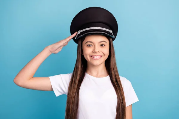 Portret van aantrekkelijke vrolijke inhoud ambitieus meisje dragen hoed poseren geïsoleerd over helder blauwe kleur achtergrond — Stockfoto