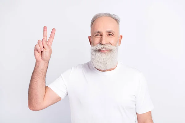 Photo of positive charming happy old man show v-sign hello cool good mood isolated on grey color background — Stock Photo, Image