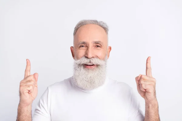 Photo of happy positive cheerful old man point fingers up empty space solution isolated on grey color background — 스톡 사진