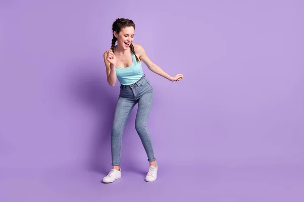 Full length body size photo of dancing woman wearing casual clothes isolated on pastel violet color background with blank space —  Fotos de Stock