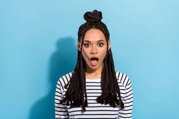 Photo portrait of smiling girl with dreadlocks shocked amazed staring opened mouth isolated pastel blue color background — Foto de Stock
