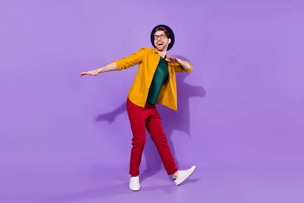 Full length body size view of attractive cheerful guy having fun dancing good mood isolated over bright violet purple color background — ストック写真