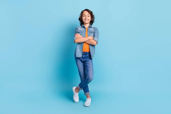 Full body photo of young preteen boy happy positive smile folded hands isolated over blue color background — Stock Photo, Image