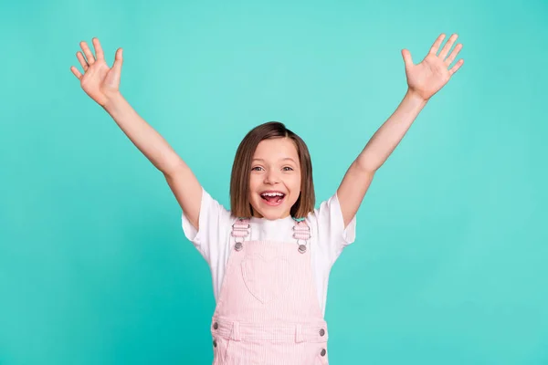 Foto de encantador feliz surpreendido menina levantar as mãos bom humor vencedor isolado no fundo cor teal — Fotografia de Stock