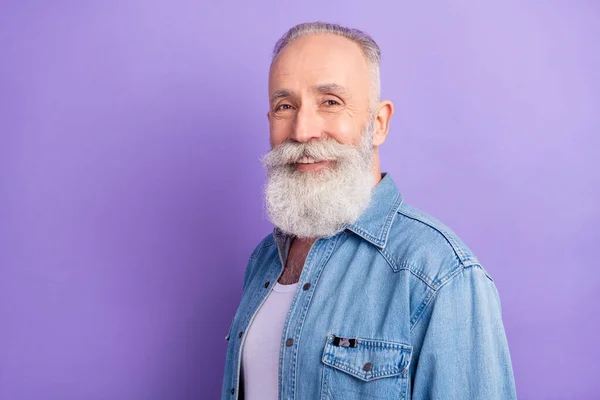 Photo of pretty cute mature man dressed denim outfit smiling empty space isolated purple color background — Stockfoto