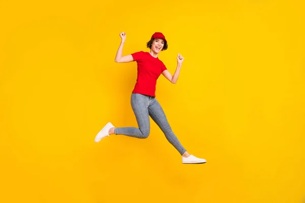 Full size profile photo of nice hooray brown hair lady jump wear t-shirt cap isolated on yellow background — Φωτογραφία Αρχείου