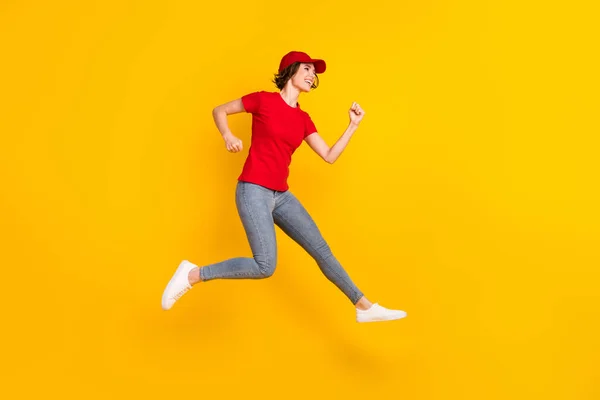 Full size profile photo of nice hooray brown hair lady jump wear t-shirt cap isolated on yellow background — Φωτογραφία Αρχείου