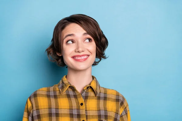 Foto de encantadora menina positiva olhar espaço vazio imaginar ideias usar camisa xadrez isolado fundo cor azul — Fotografia de Stock