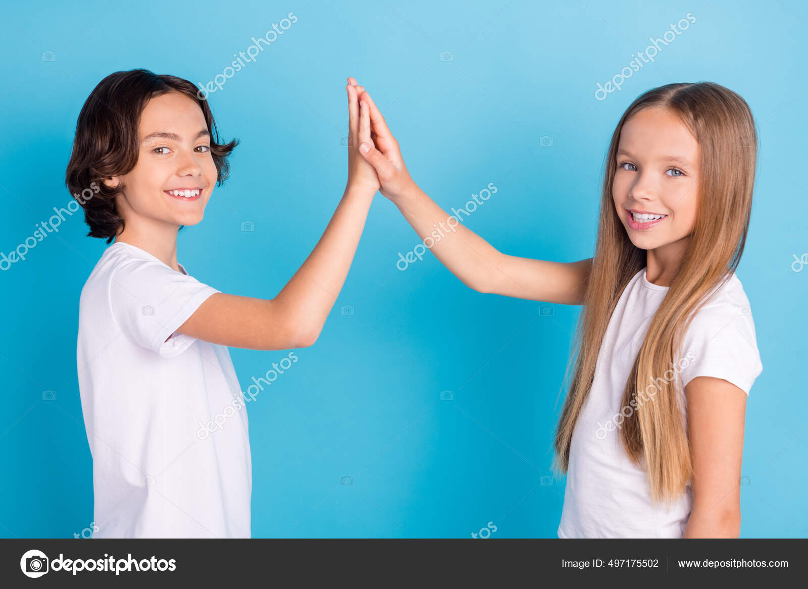 Photo portrait boy girl giving high five each other isolated pastel ...