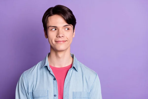 Photo of young handsome man happy positive smile curious look empty space isolated over violet color background — Stock Photo, Image