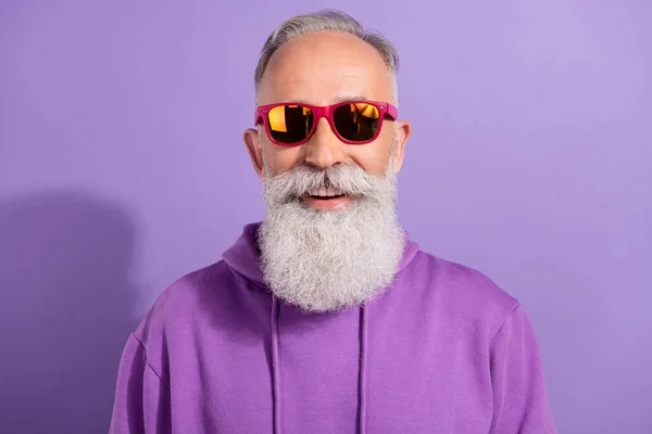 Portrait of attractive cheerful grey-haired man wearing modern specs isolated over purple violet color background — Stock Photo, Image