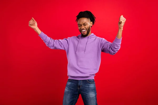 Photo portrait man smiling overjoyed gesturing like winner isolated vibrant red color background — Stock Photo, Image