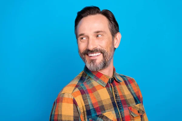 Photo of funny brunet hairdo age man look empty space wear plaid shirt isolated on blue color background — Stock Photo, Image