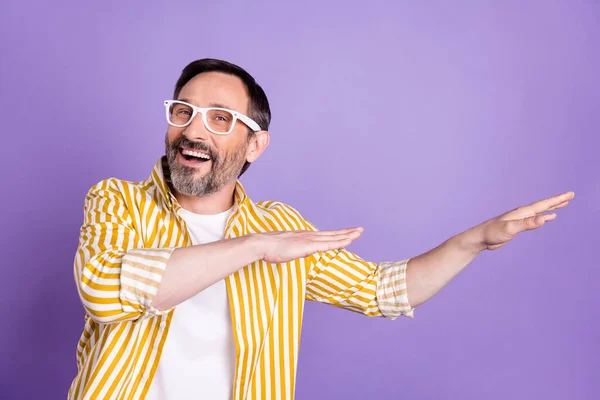 Photo of pretty cute age gentleman wear yellow shirt glasses smiling dancing empty space isolated purple color background — Stock Photo, Image