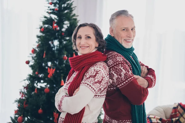 Profile photo of funny couple aged lady man crossed arms wear sweater scarf at home — ストック写真