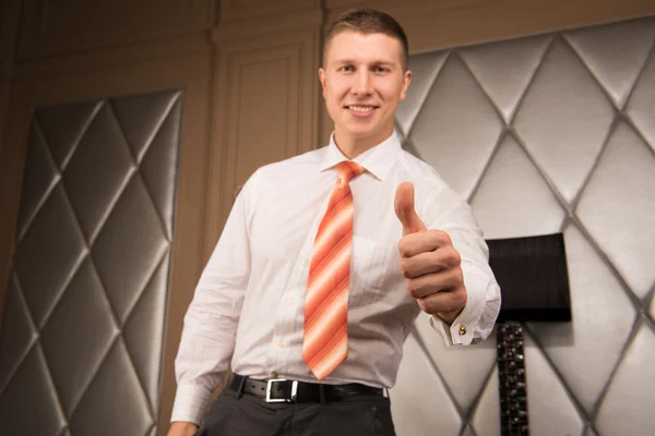 Successful businessman. Cropped image of cheerful young man in formalwear gesturing and smiling — Stock Photo, Image