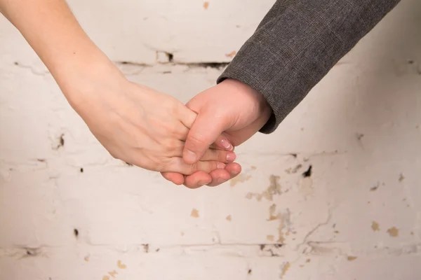 Man holding the hand of his woman — Stock Photo, Image