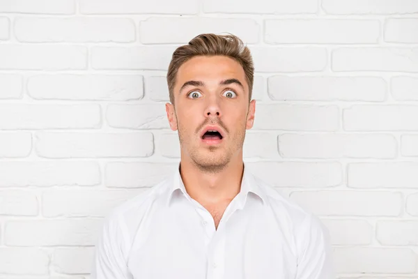 Shocking news. Surprised young man in shirt — Stock Photo, Image