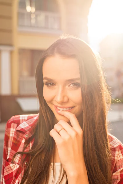 Menina sexy pouco seu dedo e sorrindo — Fotografia de Stock