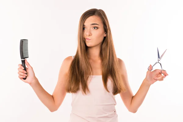 Makas veya tarak, uzun saç veya kısa kız seçer — Stok fotoğraf