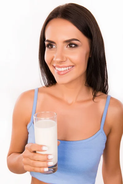 Sexy bella giovane donna con vetro di yogurt — Foto Stock