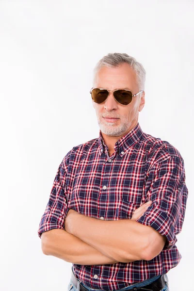 Gray aged man with sunglasses crossing his hands — Stock Photo, Image