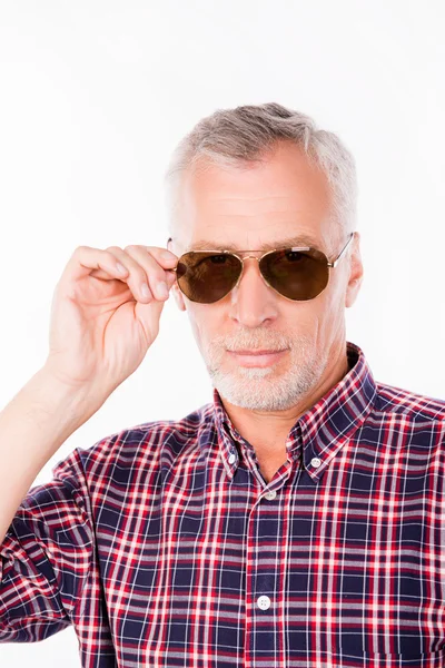 Gray aged man holding his sunglasses — Stock Photo, Image