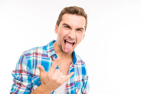 Bonito homem engraçado aping gesticulando rock — Fotografia de Stock