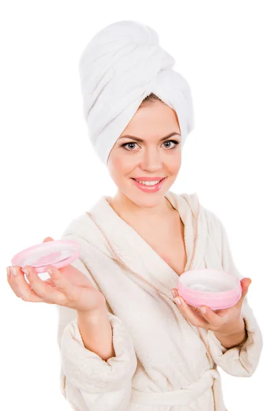 Szép nő tesz tejszín kozmetikai eljárás — Stock Fotó
