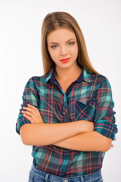 Niedliche ruhige und selbstbewusste junge Frau im Hemd — Stockfoto